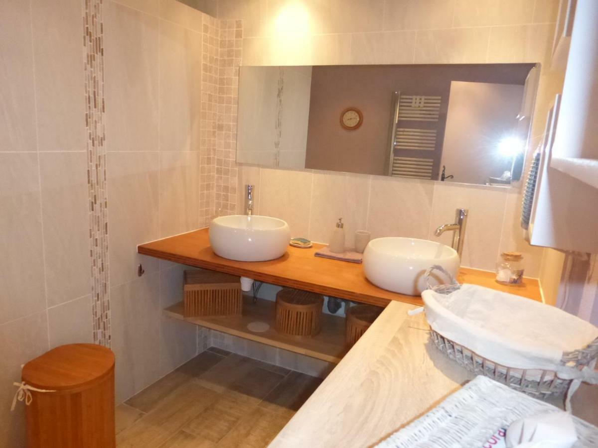 Soleil Lotus Daire Saint-Hilaire-de-Brethmas Dış mekan fotoğraf